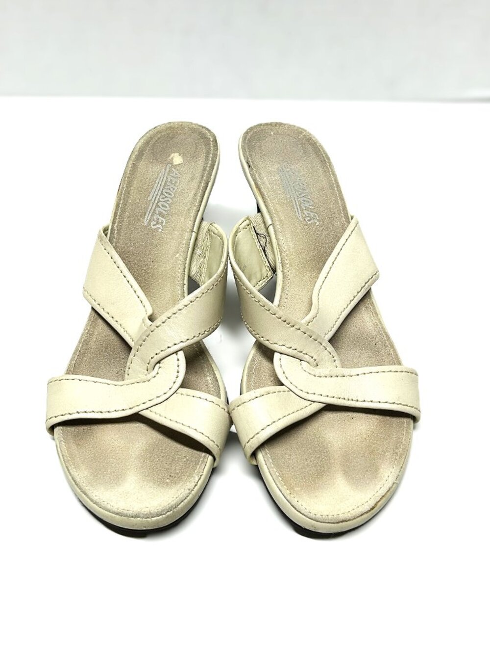 Aerosoles cream heeled sandals in size 8 ½